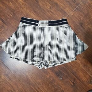 Free People Women's Shorts Size 0 Linen Blend Flowy Black White Striped SKU#A119
